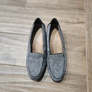 Clark's Artisan Womens Flats size 6M Gray canvas Keesha Luca slip on loafers